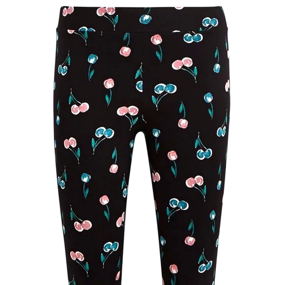 ❤️NWT VINTAGE TORRID VALENTINES DAY LEGGING - CHERRY PRINT - PEDAL PUSHER CROP - Picture 13 of 15